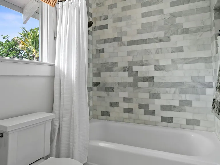 300 Buckingham Rd — Photo 34