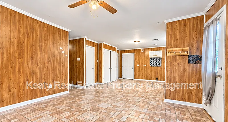 3 bed, 2.0 bath, 1200 sqft, $900 — Photo 2