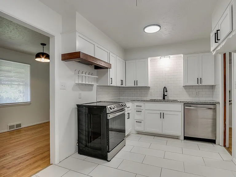 3516 Mount Pleasant Dr — Photo 16