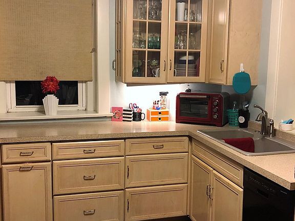 4th image of 1363 Delaware Ave #1R