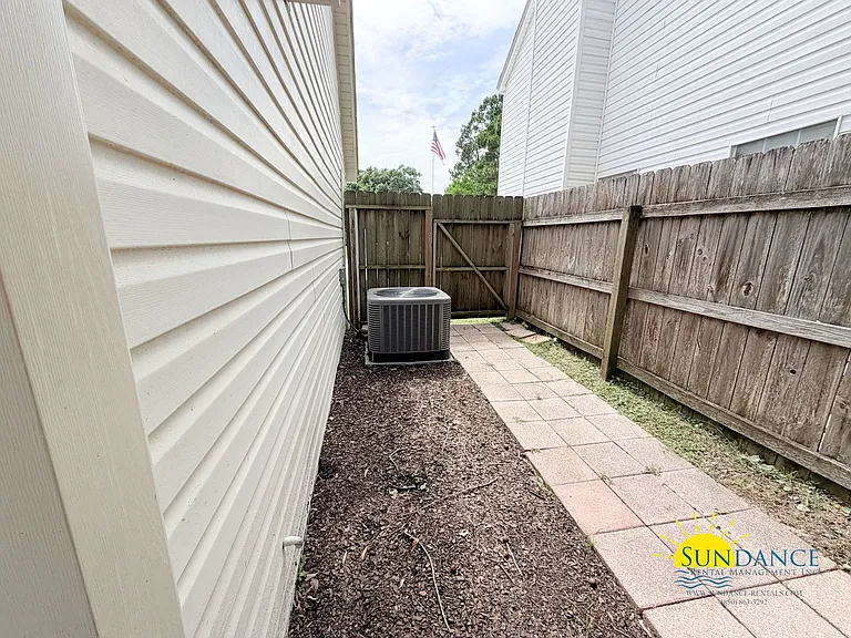 139 Scranton St — Photo 26