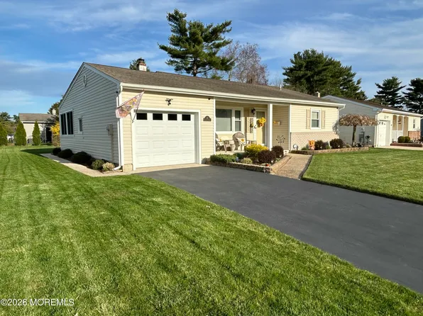 40 Stanford Drive, Toms River, NJ 08757