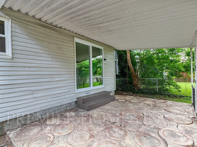 415 Elgin Ave NW — Photo 3