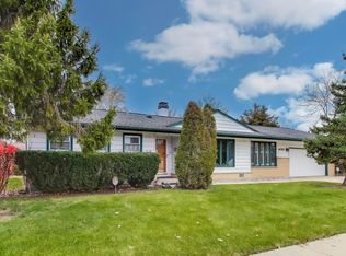 400 Landmeier Rd, Elk Grove Village, IL 60007