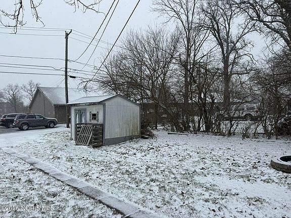 5th image of 823 Nicholas St