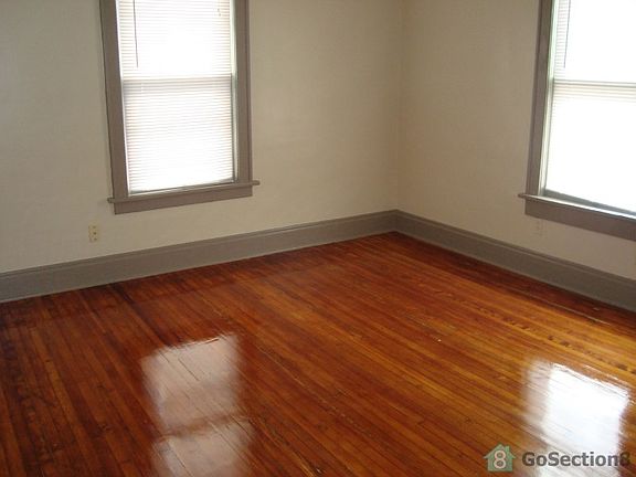 3rd image of 949 E 17th Ave