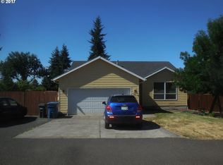 166 Spencer Dr, Silverton, OR 97381