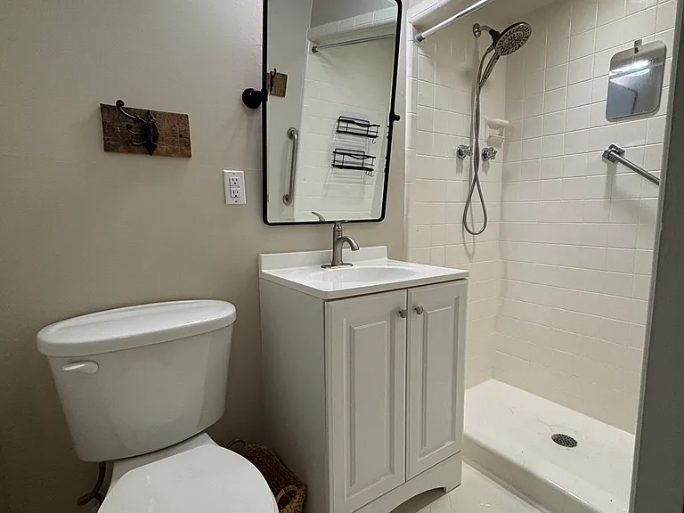 1115 Northwood Rd — Photo 9