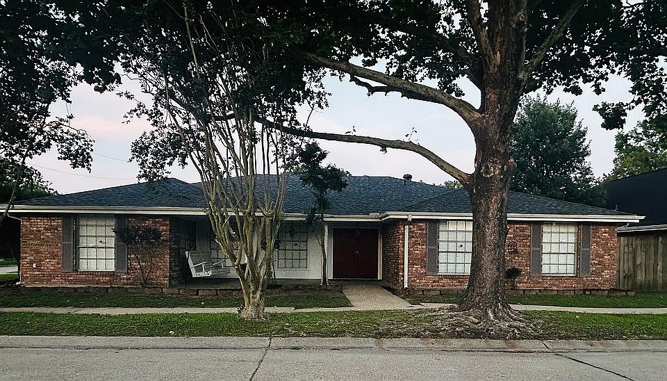 Front Entrance w/ NEW ROOF