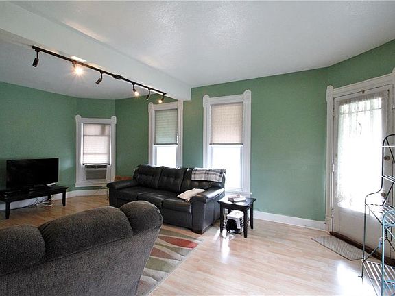 4th image of 1529 Oak St