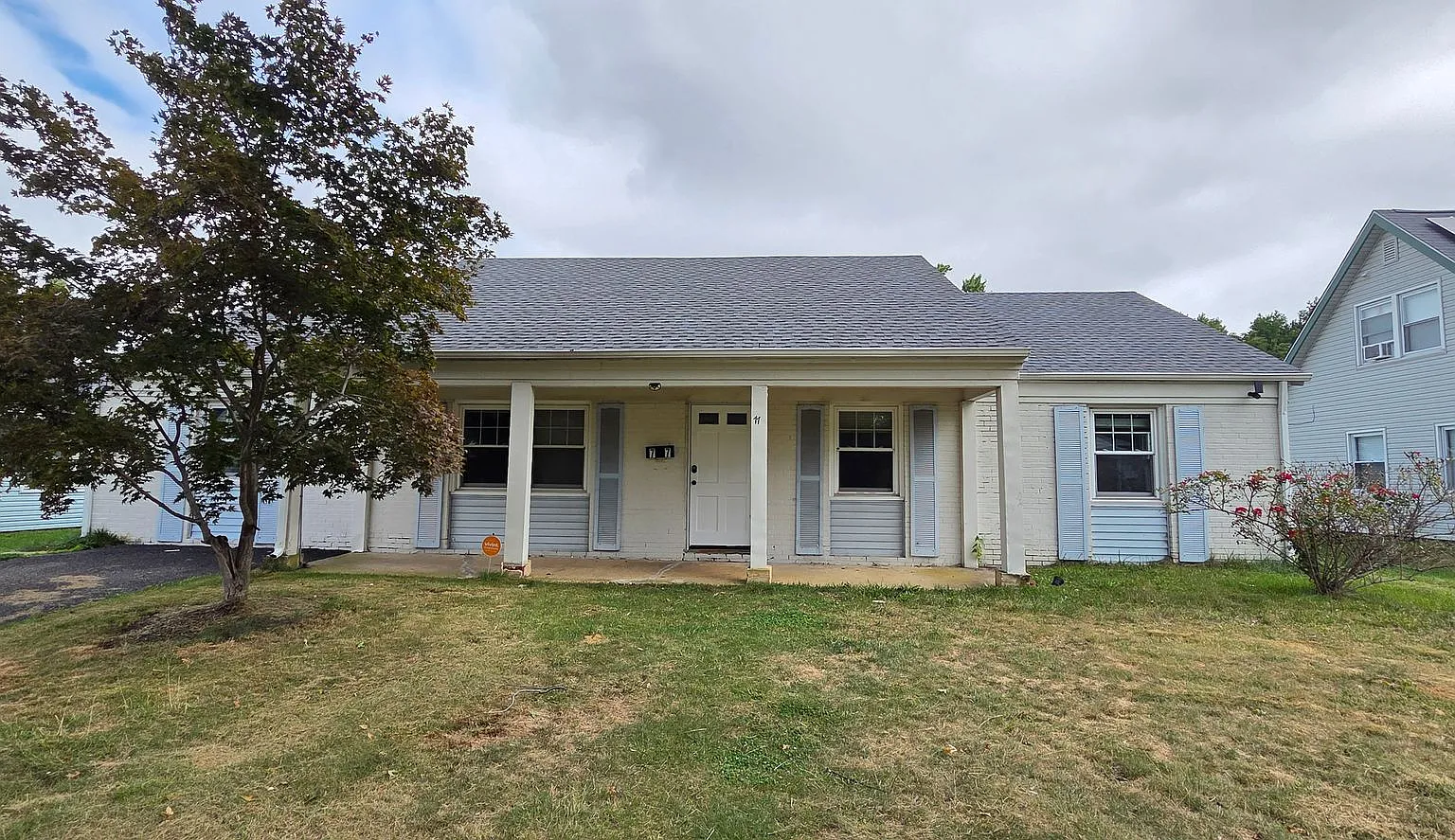 Spacious 3 Bedroom House for Rent — Photo 3