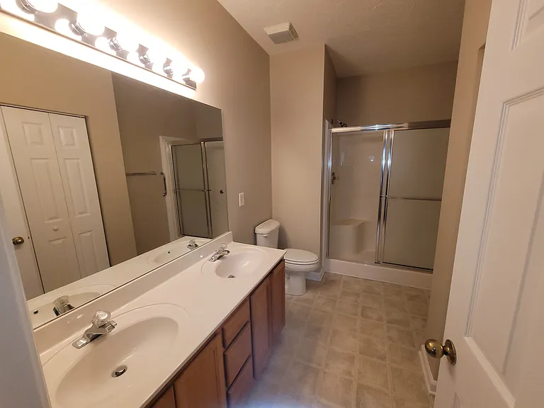 219 Wyndom Ct — Photo 5