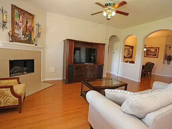 3rd image of 3105 Summerstorm Ln