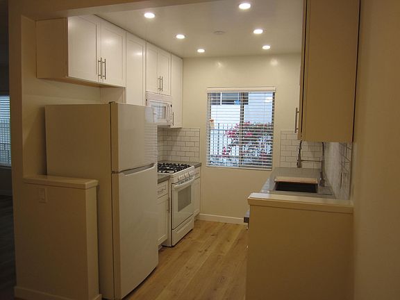 2nd image of 11816 Goshen Ave APT 8