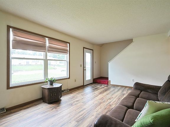 5th image of 506 W 2nd St