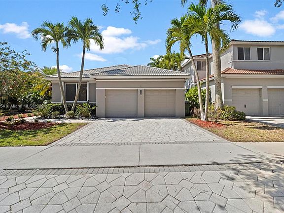 5th image of 1210 Camellia Cir
