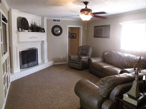 3rd image of 112 Linda Ln