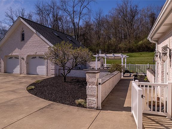 5th image of 104 Angerer Rd