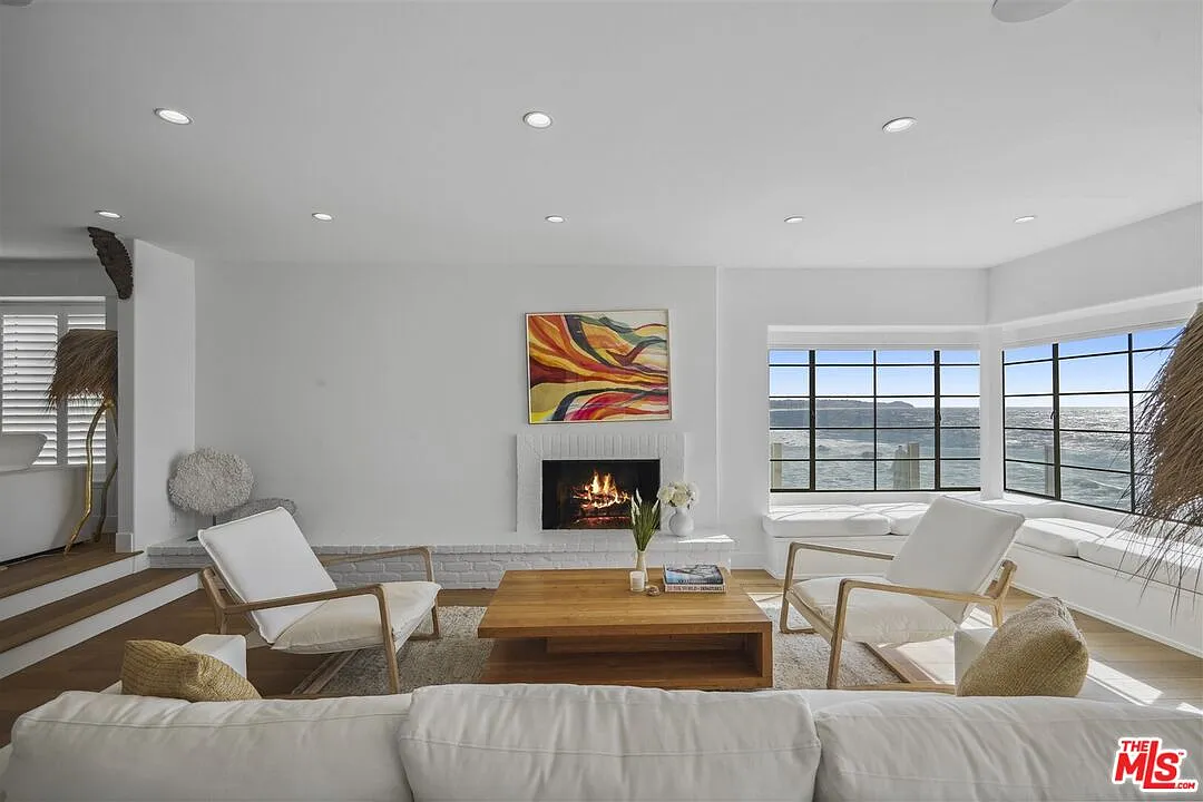 4 bed, 4.5 bath, 3284 sqft, $35,000 — Photo 4