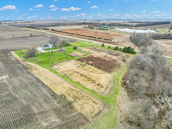 1864 N 1400 East Rd, Roberts, IL 60962