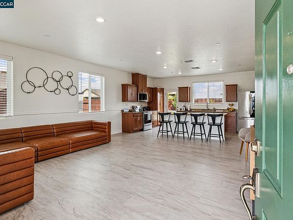 2nd image of 4748 Beacon Way