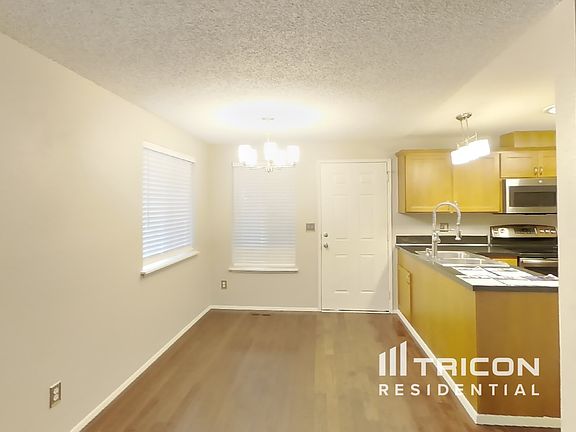 5th image of 7636 Yakima Ave