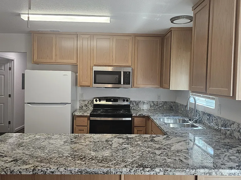 835 W 4th Ave #4 — Photo 2
