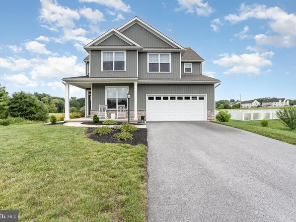 3843 Country Dr, Dover, PA 17315