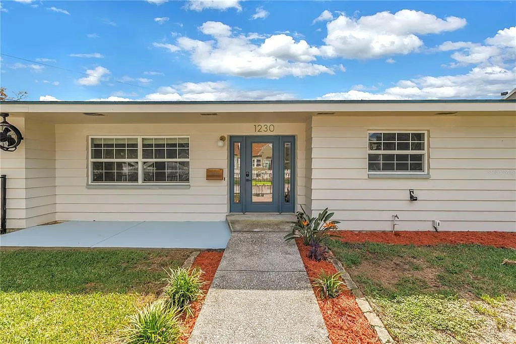 3 bed, 2.0 bath, 1230 sqft, $4,300 — Photo 3