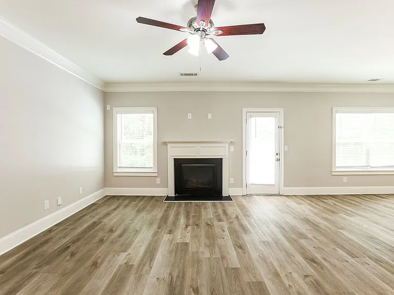 402 Silver Oak Dr — Photo 5