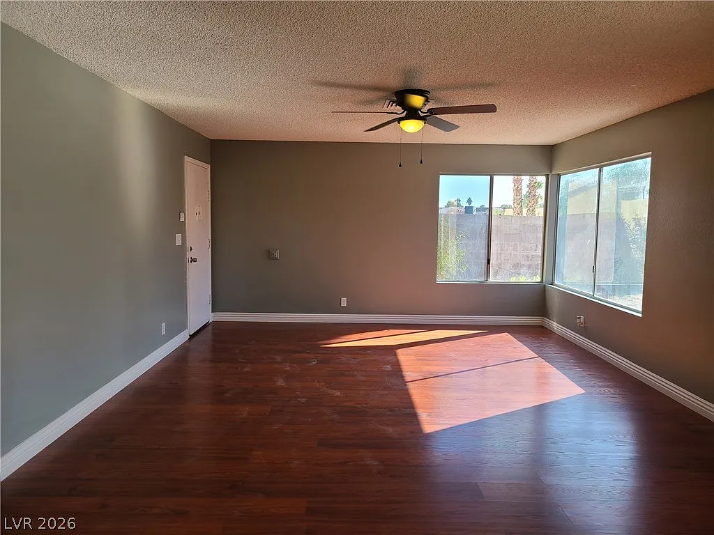 4 bed, 2.0 bath, 1519 sqft, $2,000 — Photo 3