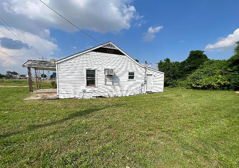 802 Highway 61 — Photo 3