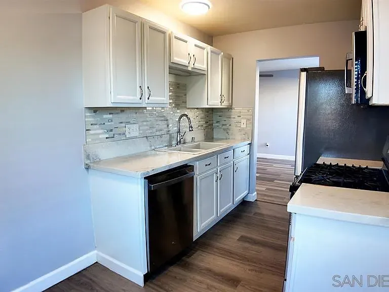 3934 1/2 Marine View Ave — Photo 11