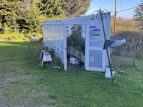 3rd image of 210 Poplar Rd