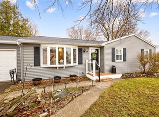 19 Gannett Rd, Farmington, NY 14425