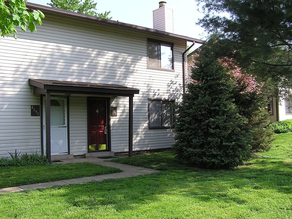 End Unit on Courtyard