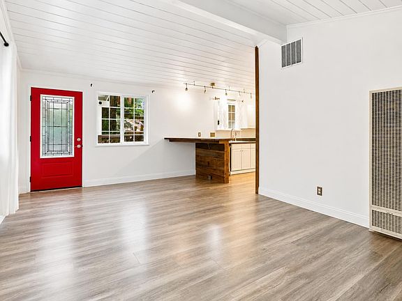 4th image of 609 Carrol Ave