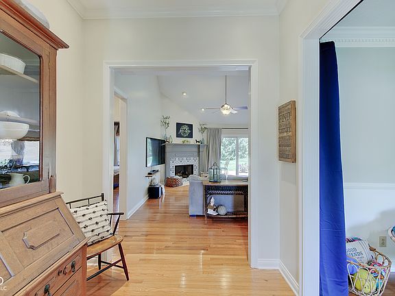 3rd image of 1744 Woodcroft Ct