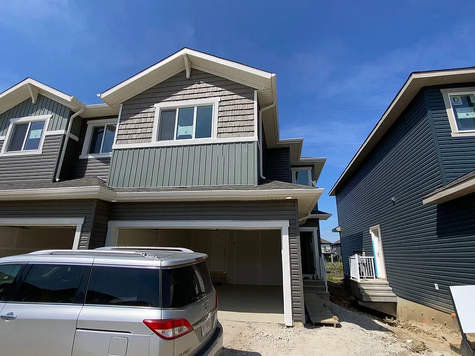 603 Orchards Blvd SW