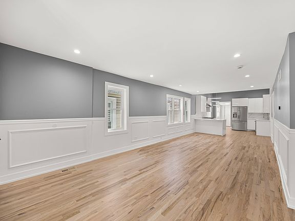 4th image of 7324 S Maryland Ave