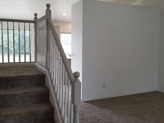 3rd image of 16825 Portsmouth Ln