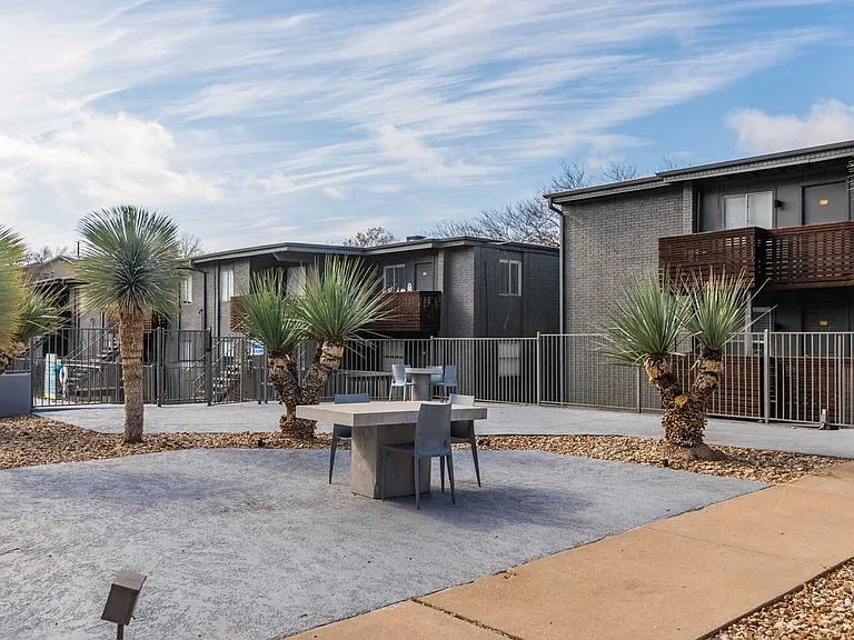 Cascade Apartments — Photo 14