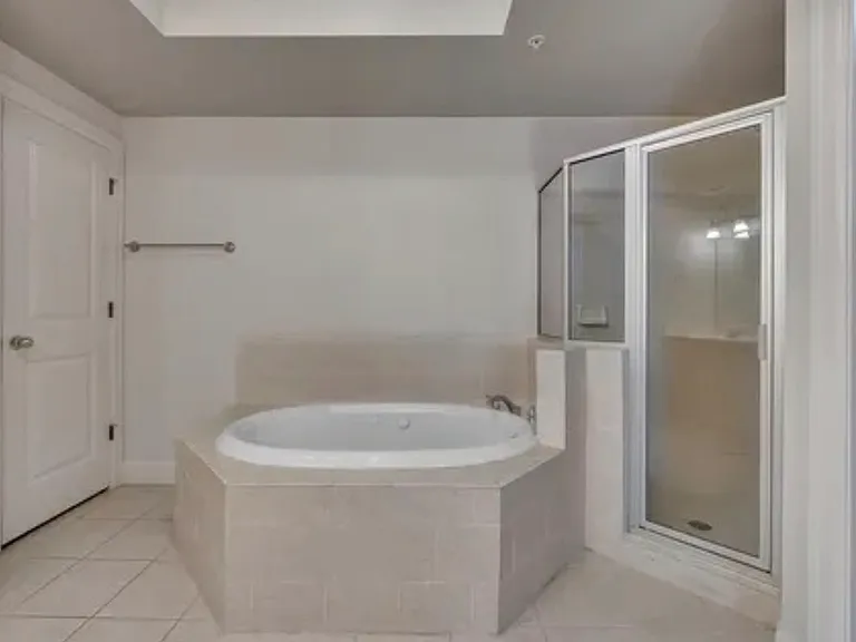 1390 Dutch Valley Pl NE — Photo 21