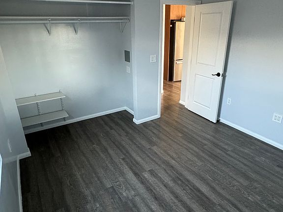 3rd image of 424 Katherine Dr Rear 1/2