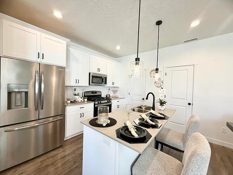 6686 W Leander Dr #W — Photo 3