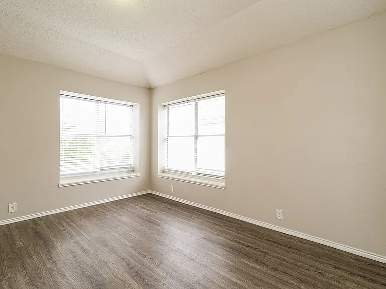 3336 Raleigh Dr — Photo 15