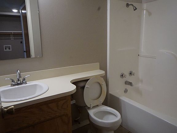 3rd image of 2233 Alma Blvd APT 2