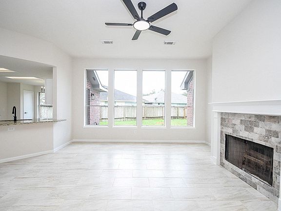 3rd image of 1422 Township Ct