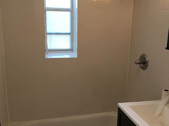 5th image of 2066 E 28th St