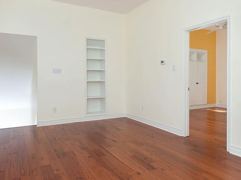 707 W 35th St — Photo 18